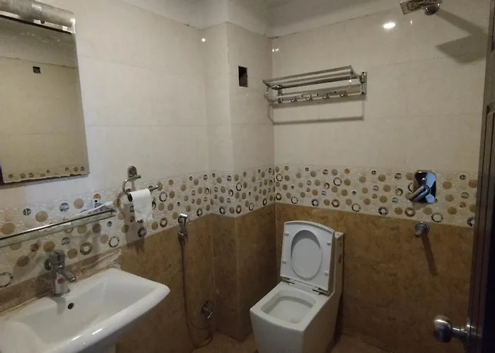 De Universal Katmandú